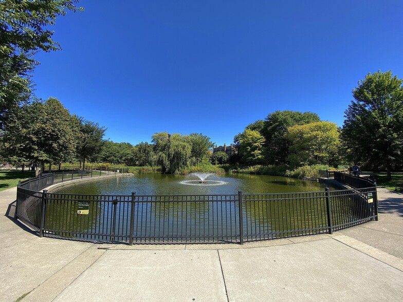 Building Photo - 2448 W Greenleaf Ave