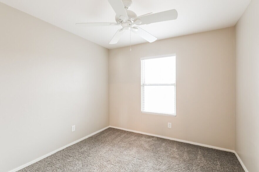 Building Photo - 6907 S Goshawk Dr