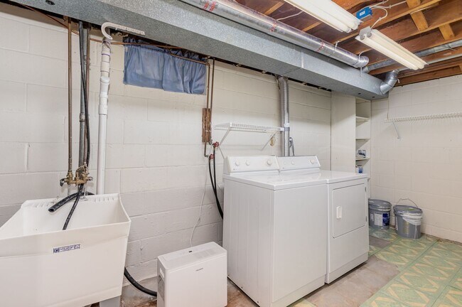 Building Photo - 4 Bed | 2 bath House in Andover School Dis...