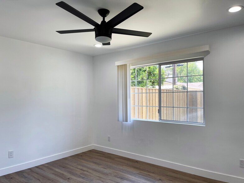 Building Photo - 6221 Glide Ave
