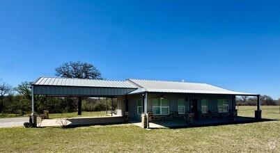 Building Photo - 6 acres / HORSES WELCOME / WATER INCLUDED ...