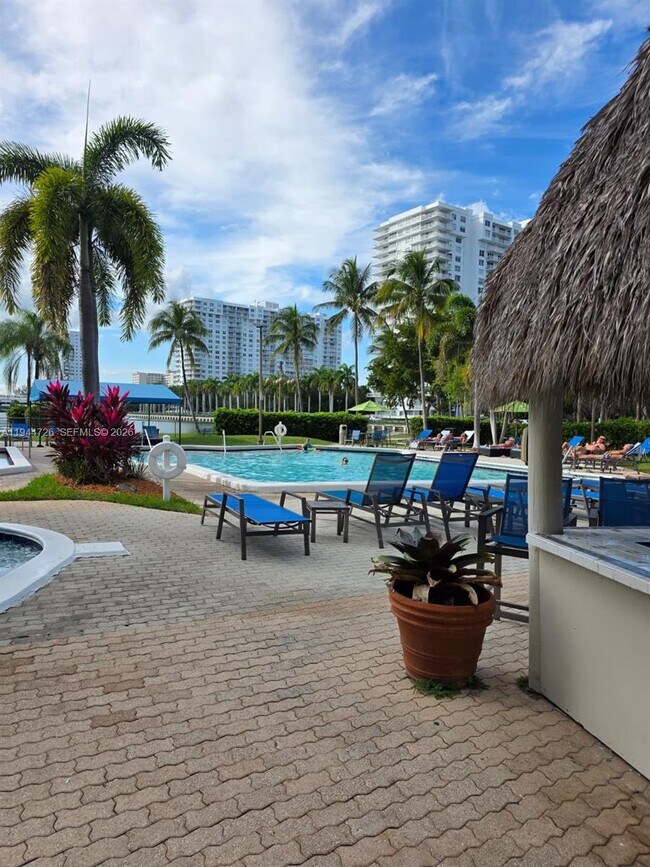 Building Photo - 18151 NE 31st Ct