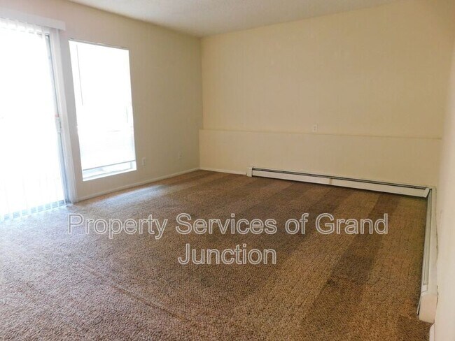 Building Photo - 805 E Cedar Ct