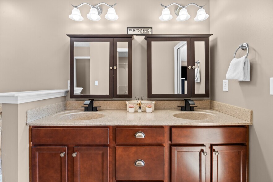 Building Photo - 25 Kettle Ct