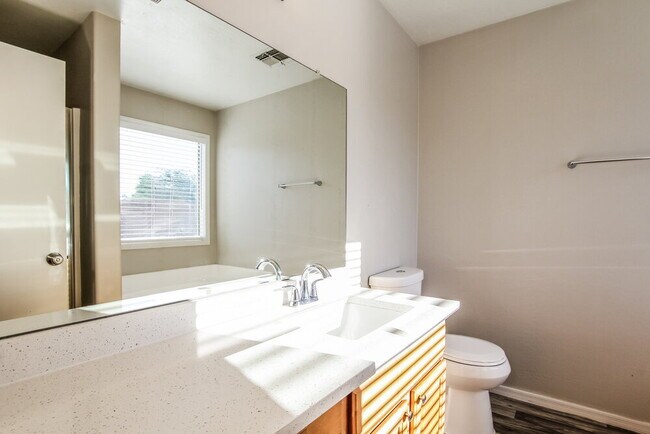 Building Photo - 12417 W Mandalay Ln