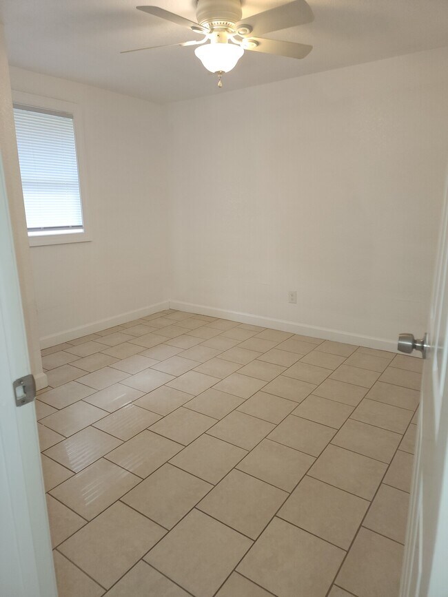 Building Photo - Frank Dr