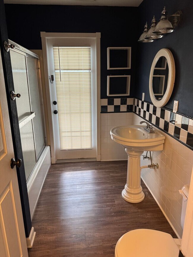 Building Photo - Charming 2 Bedroom Home for Lease in Denha...