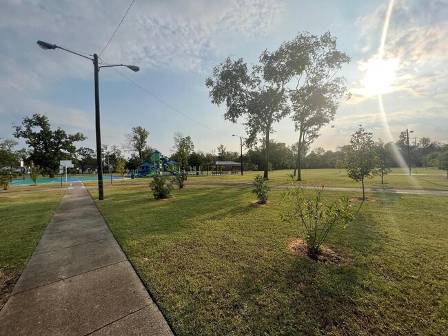 Building Photo - 1622 25th Ave N