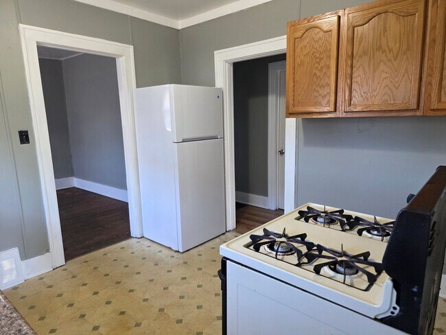 Building Photo - 2-Bedroom, 1-Bathroom Home with Basement – $1,295/Month