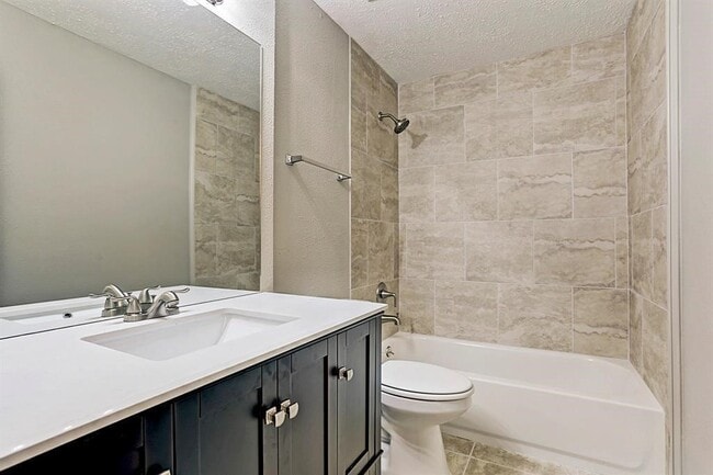 Building Photo - 20622 Broughwood Cir