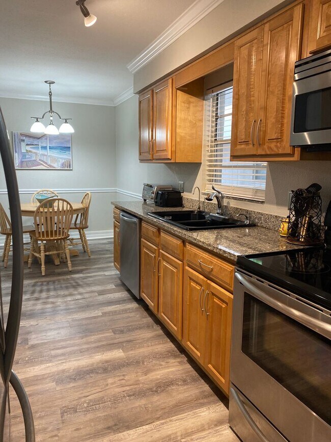 Building Photo - Charming 2/2 Seasonal Rental in Sarasota – Minutes from the Beach! Private Courtyard Included!!