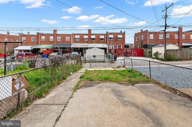 Building Photo - 7827 Eastdale Rd