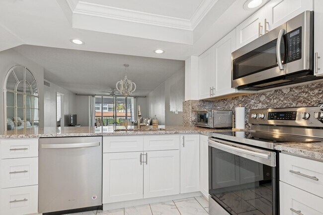 Building Photo - 911 Gardenia Dr