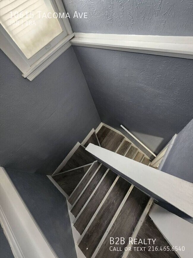 Building Photo - 10615 Tacoma Ave