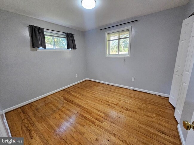 Building Photo - 102 Hannes St