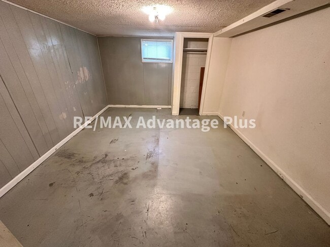 Building Photo - Spacious 4-Bedroom Home in Town of Farmville!