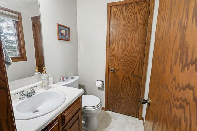 Building Photo - For Rent – 3 Bedroom Home in Sunset Hills, Pella