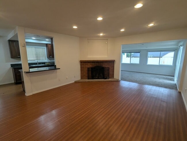 Building Photo - 4 Bed / 3 Bath with bonus room - Single Story Home in El Cajon