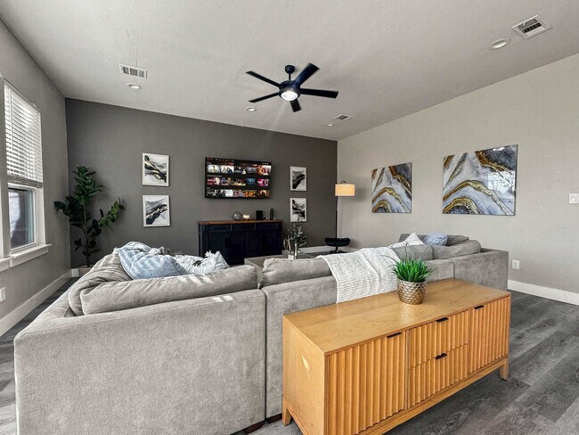 Building Photo - 2408 Pennsylvania Ave