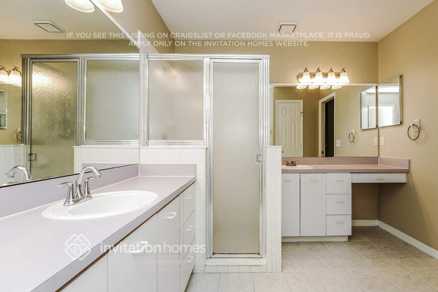 Building Photo - 653 Middlebury Loop