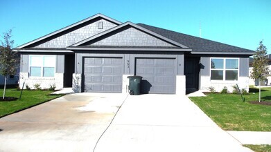 Building Photo - Cherry Laurel Lane