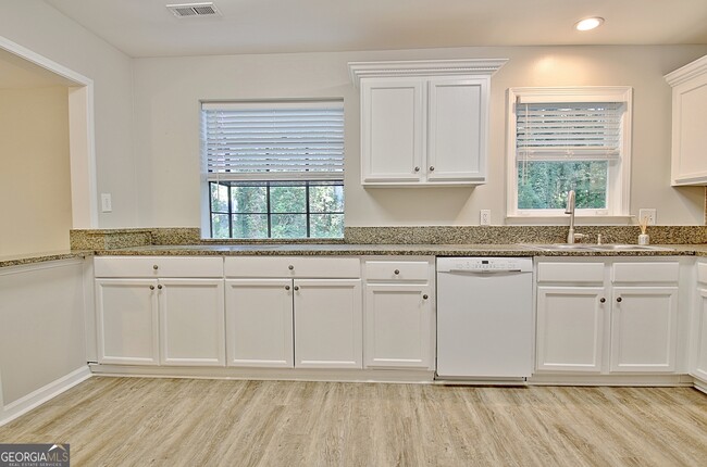 Building Photo - 338 Summer Pl