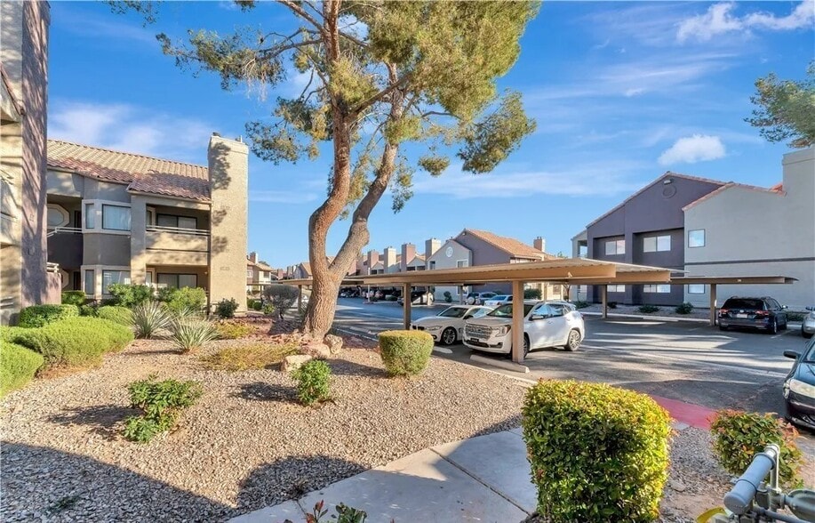 Building Photo - 5076 S Rainbow Blvd
