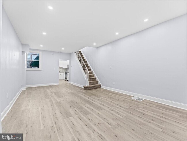 Building Photo - 1839 E Clementine St