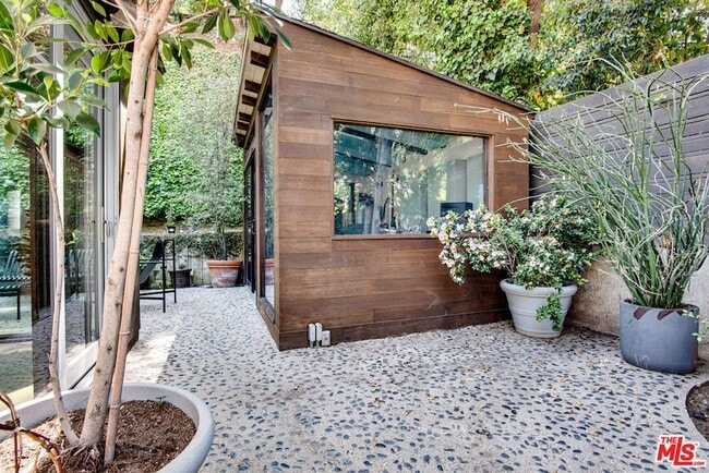 Building Photo - 9624 Yoakum Dr