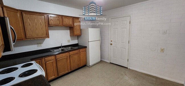 Building Photo - 10044 N 18th Ave