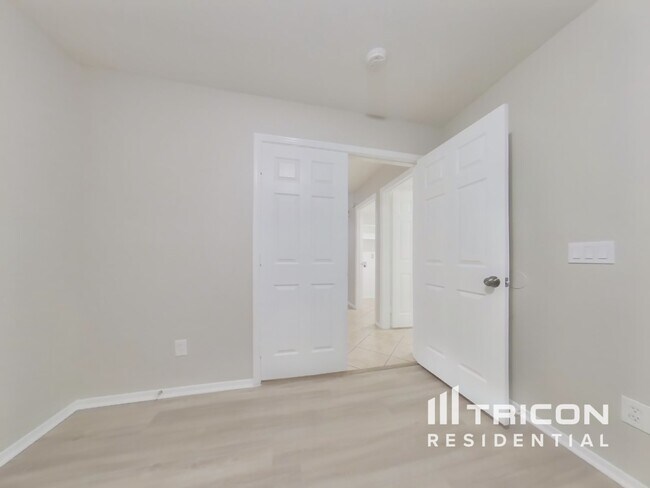 Building Photo - 1808 E Barbarita Ave