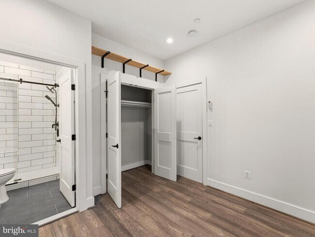 Building Photo - 1120 Penn St NE