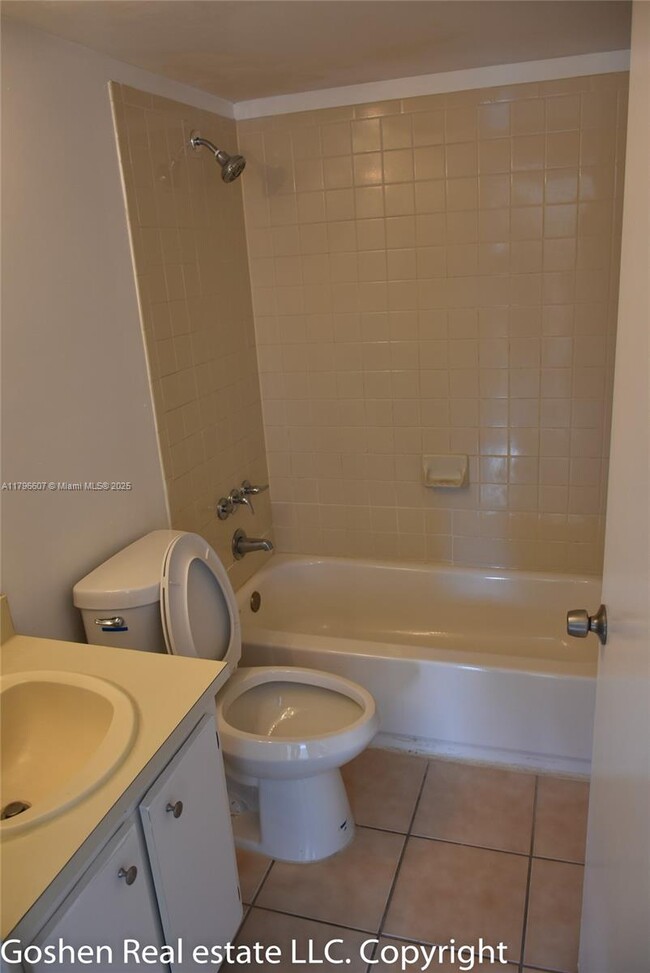 Building Photo - 351 Palm Way