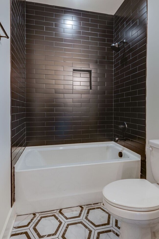 Building Photo - Bright + Modern 4BR in Walkable Inglewood — Available Dec 1