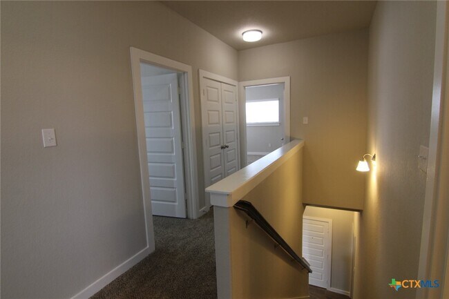 Building Photo - 311 Creekside Curve