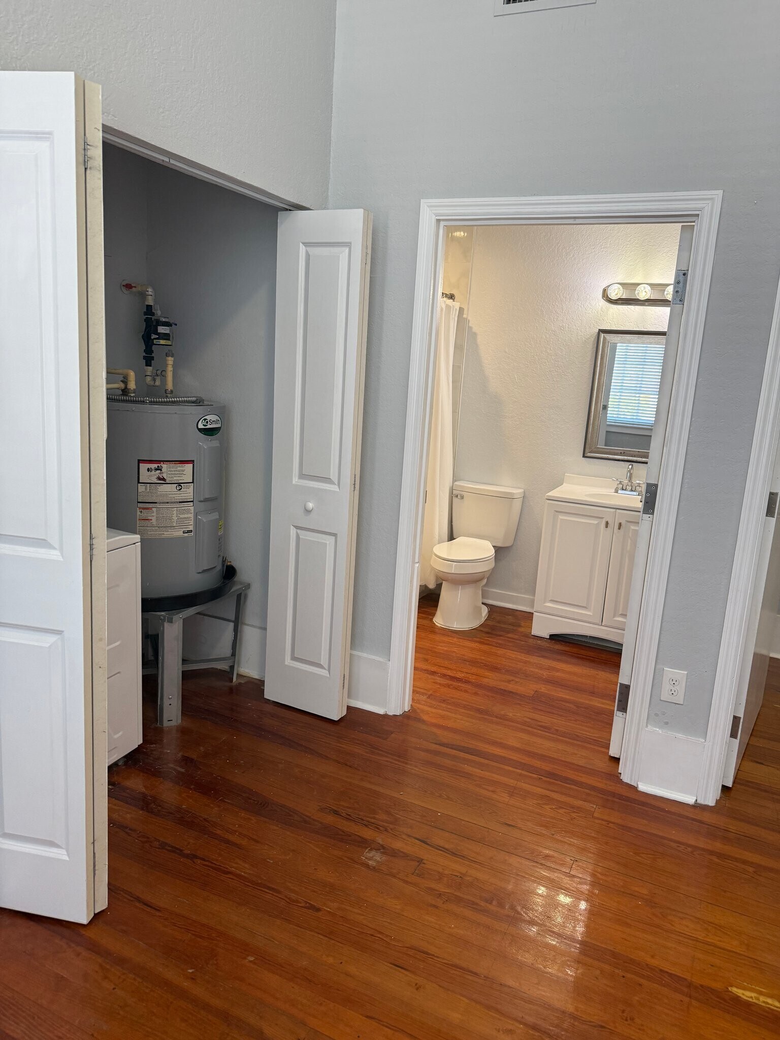 Building Photo - 1090 10th St N