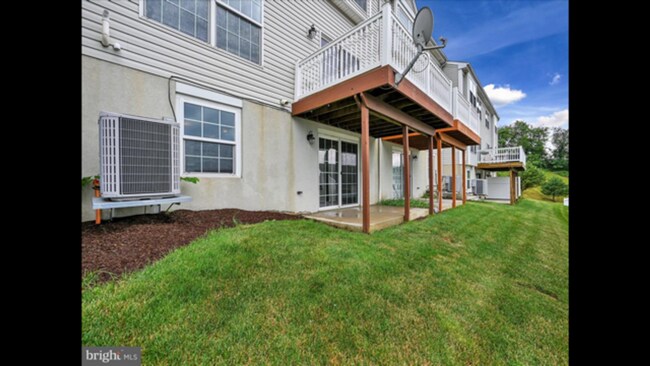 Building Photo - $1,900 townhome for rent Swatara township ...