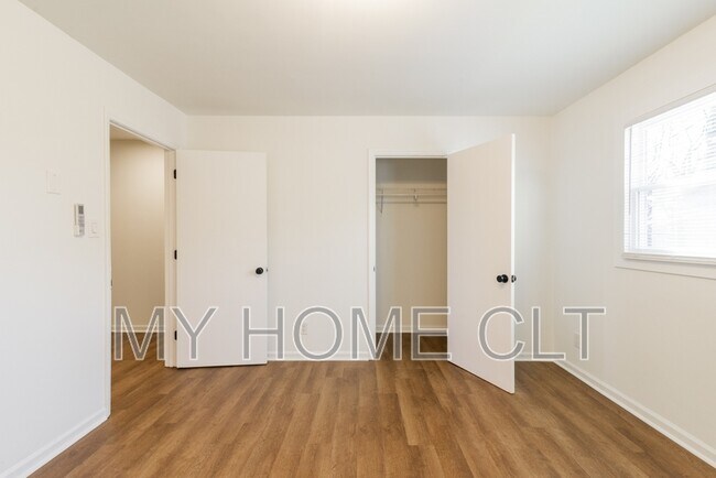 Building Photo - 929 Cantwell St