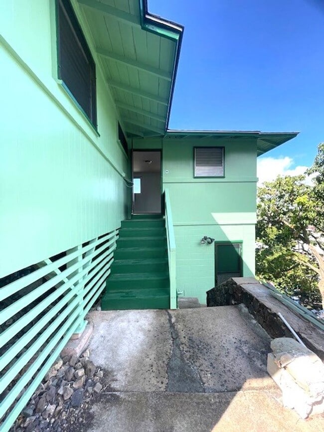 Building Photo - 3 Bed/ 1 Bath home in Honolulu
