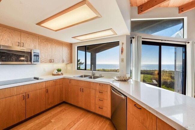 Building Photo - 470 Grey Whale