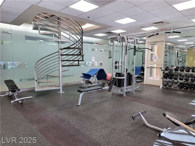 Building Photo - FABULOUS PARK AVENUE--MIDRISE LIVING!!