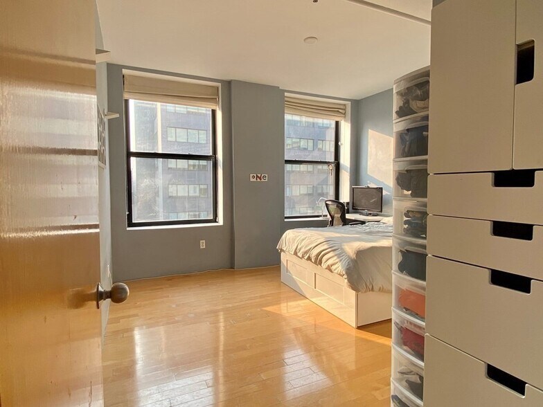 Building Photo - 453 Washington St