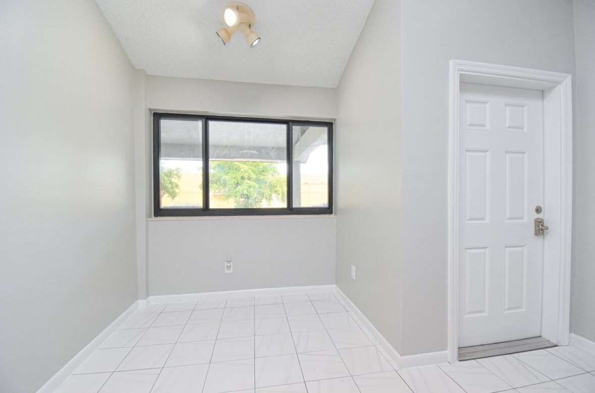 Building Photo - 3100 NW 46th St