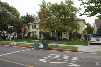 Building Photo - Louise, 701