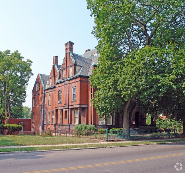 Primary Photo - Berkley Manor