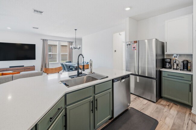 Building Photo - 4015 Casita Mia St