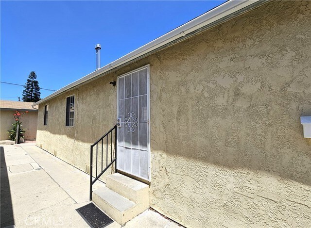 Building Photo - 656 W 21st St