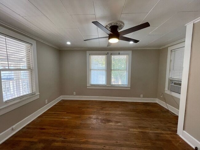 Building Photo - Simply the BEST! Adorable 1 Bedroom/1 Bath upstairs apartment home Located off Historic Camp Bowi...