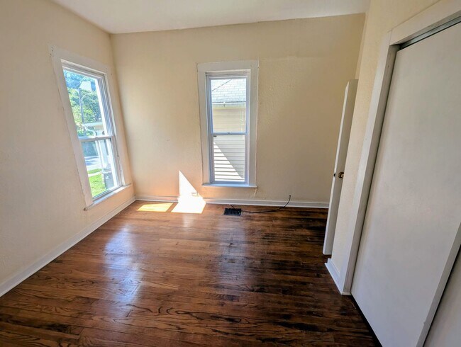 Building Photo - Remodeled 2-Bedroom Home with Main Floor Laundry & Off-Street Parking