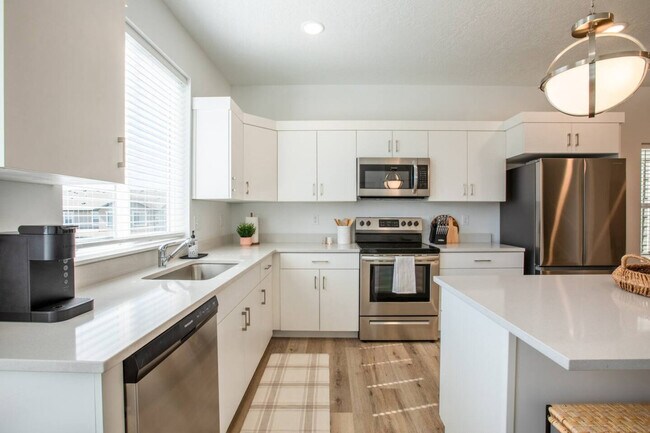 Building Photo - 642 E 460 S